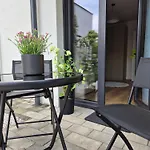 Raclawicka Apartman *