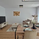 Raclawicka Apartman *